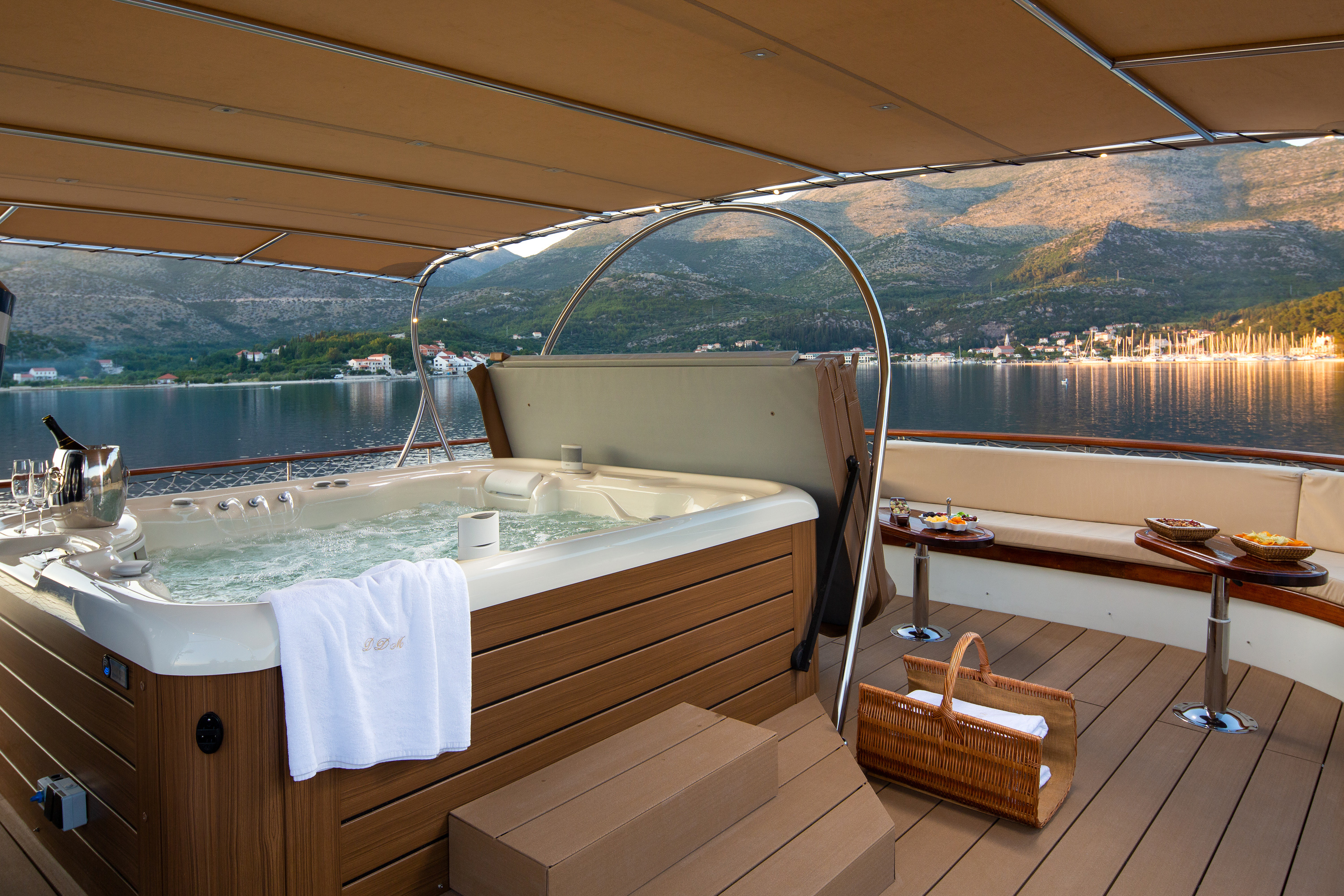 Donna Del Mare jacuzzi deck