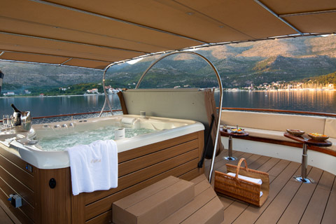 Top Deck — Jacuzzi