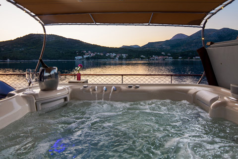 Top Deck — Lifestyle