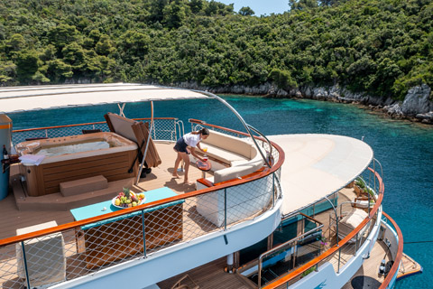 Top deck — Atmosphere